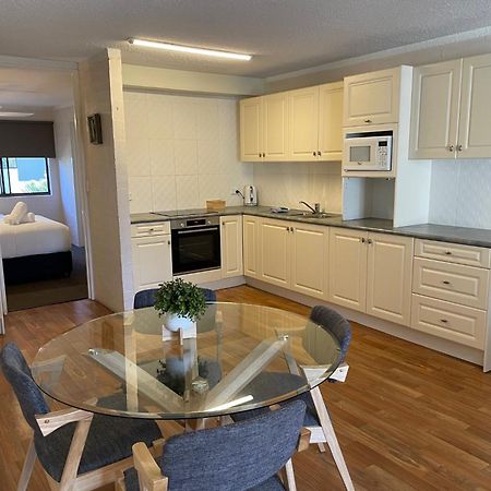 Burleigh Palms Holiday Apartments Gold Coast Exterior photo
