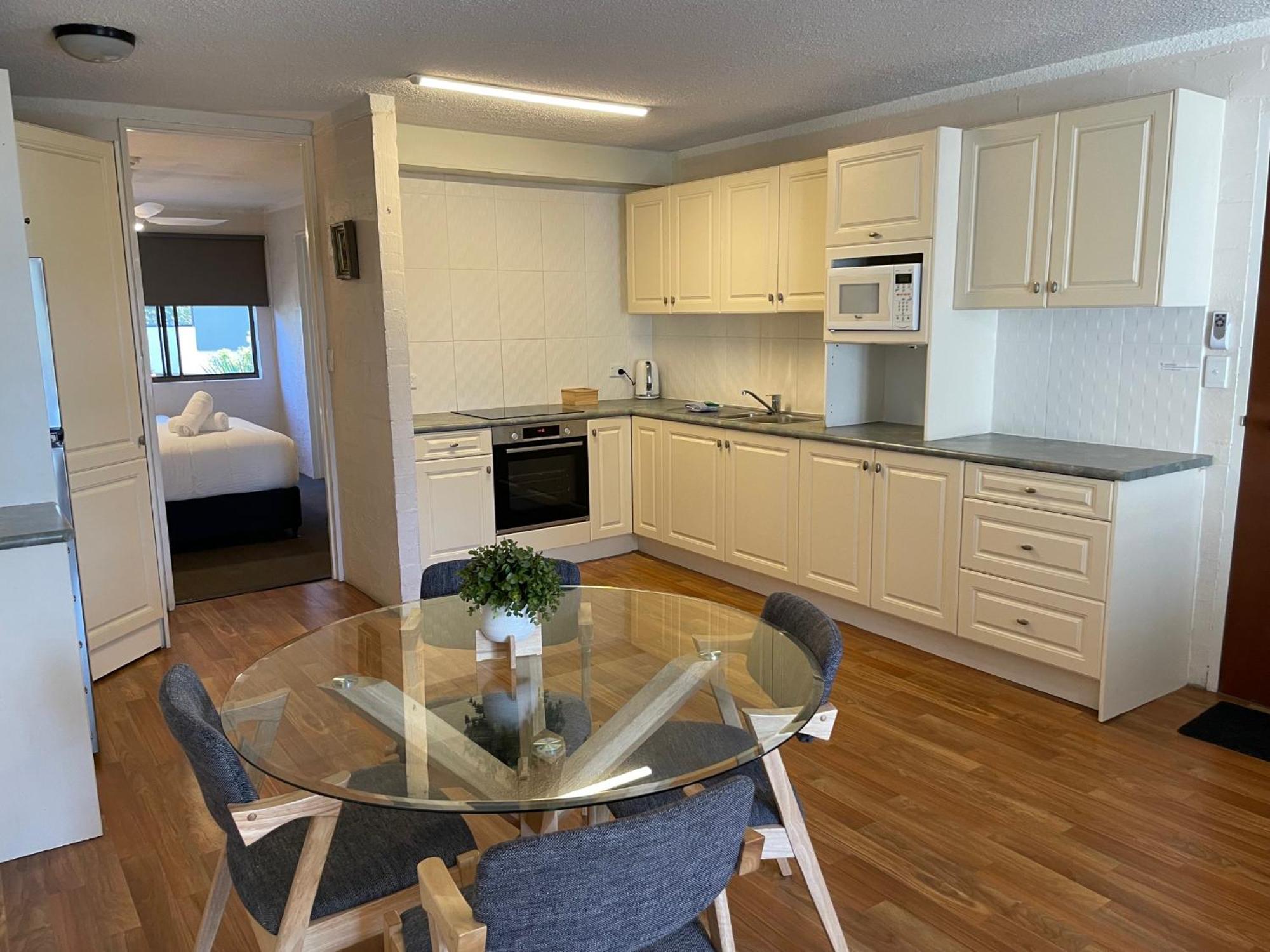 Burleigh Palms Holiday Apartments Gold Coast Exterior photo